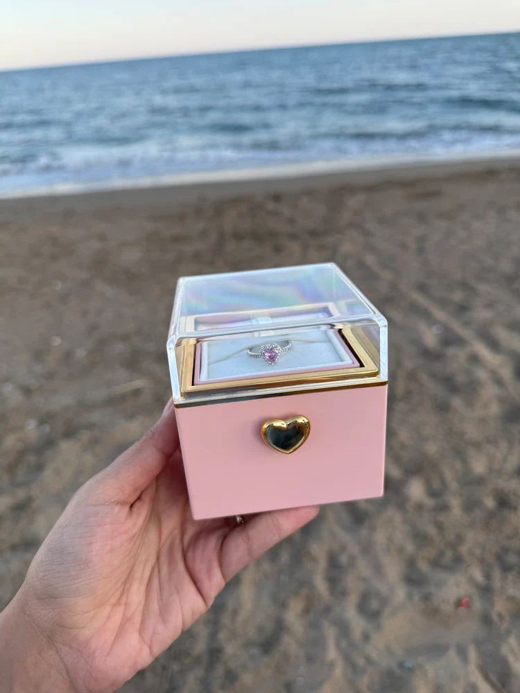 MUMLU DÖNEN KUTU+ZİRKON TAŞLI KALP YÜZÜK