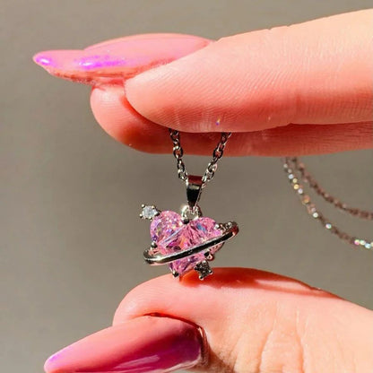 SATÜRN KALP TAŞLI AŞK KOLYESİ