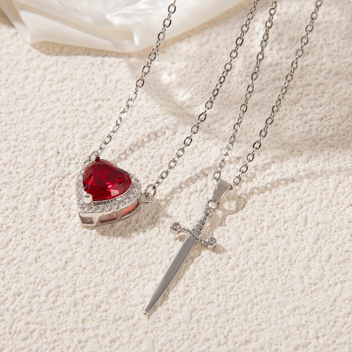 KALP VE KILIÇ ÇİFT KOLYE